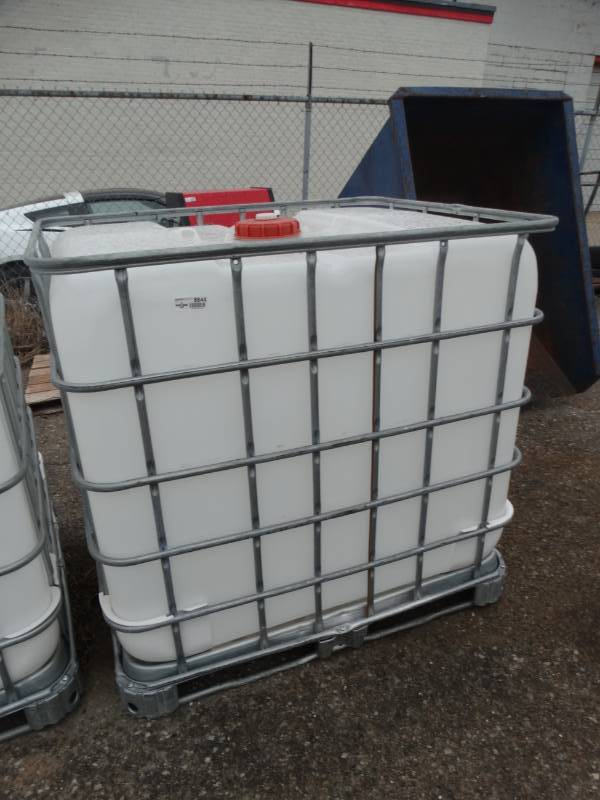 lot 8644 image: Large water container.