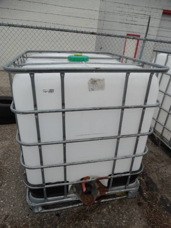lot 8646 image: Large water container.