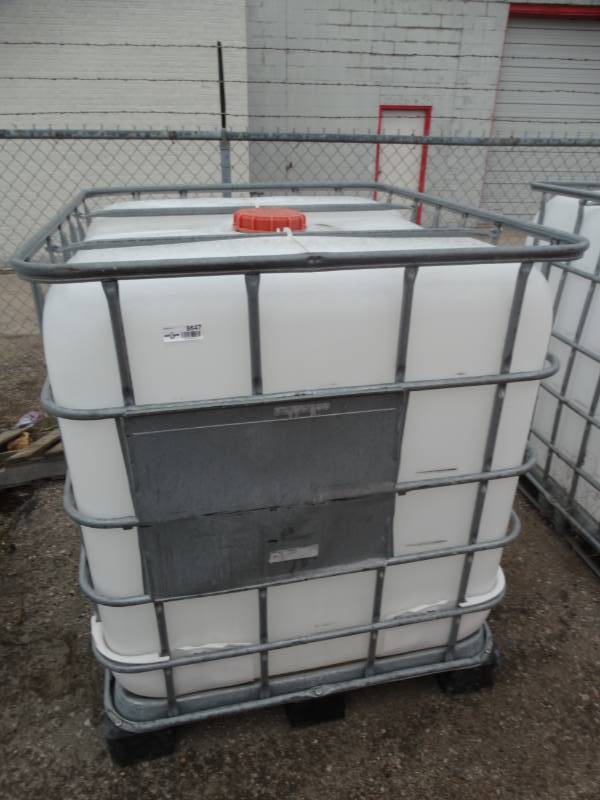 lot 8647 image: Large water container.