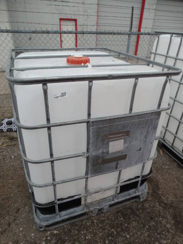 lot 8648 image: Large water container.