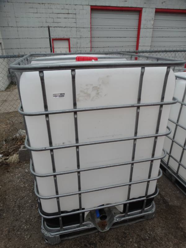 lot 8649 image: Large water container.