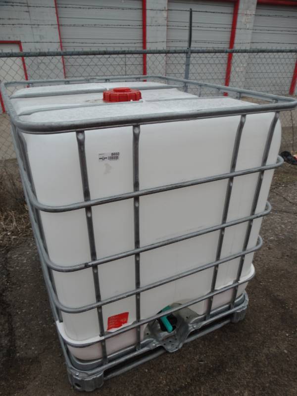 lot 8650 image: Large water container.