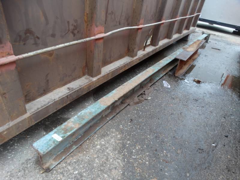 lot 8651 image: 2 I beams.