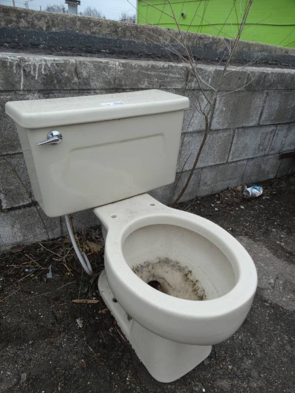 lot 8653 image: Toilet.
