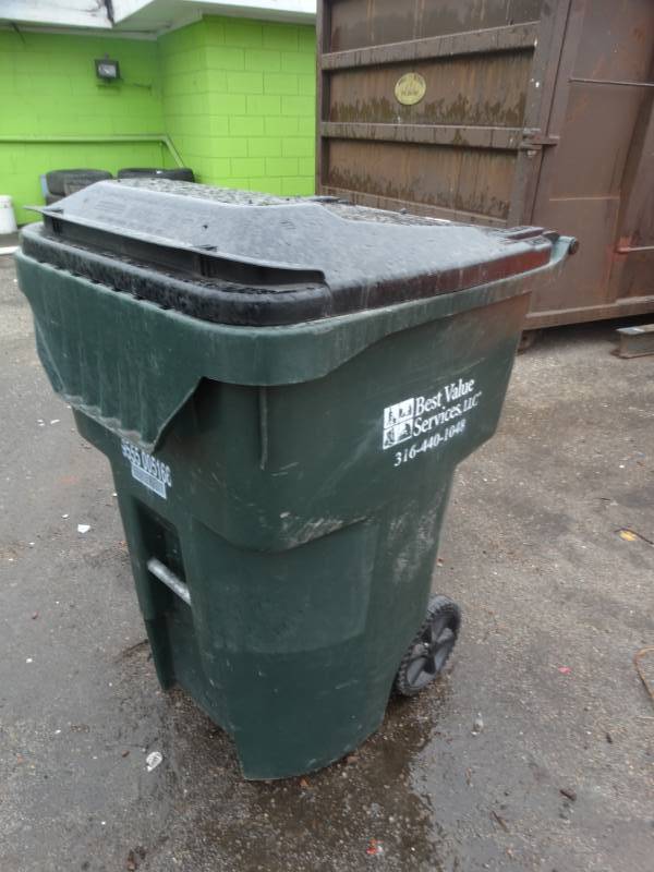 lot 8654 image: Trash can on wheels.