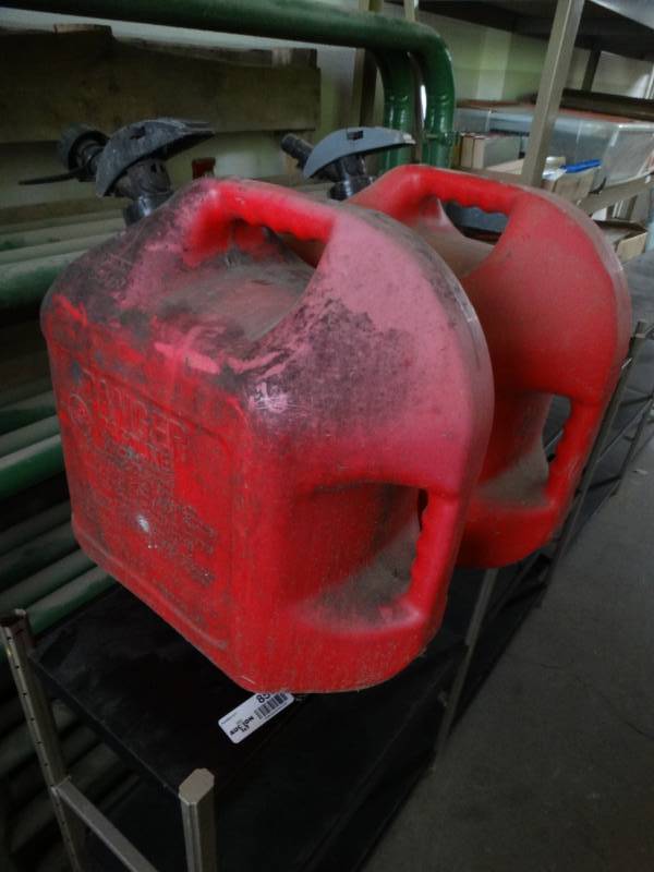 lot 8656 image: 2- 5 Gallon gas cans.