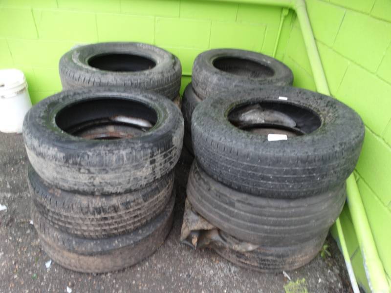 lot 8660 image: 12 Used tires.
