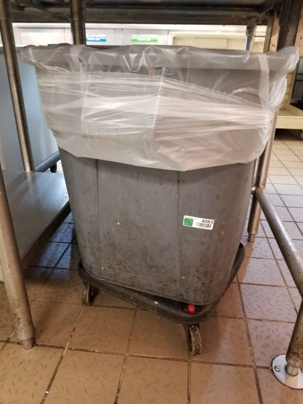 lot 4053 image: Trash Can On Wheels