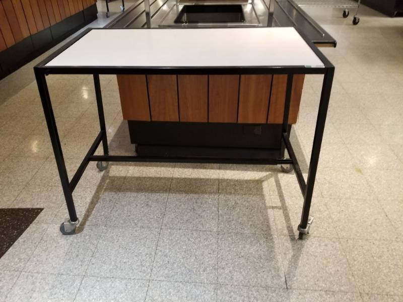 lot 4064 image: Table on Wheels