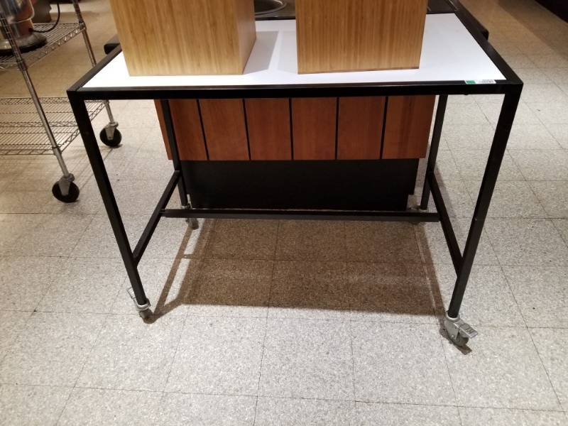 lot 4065 image: Table on Wheels