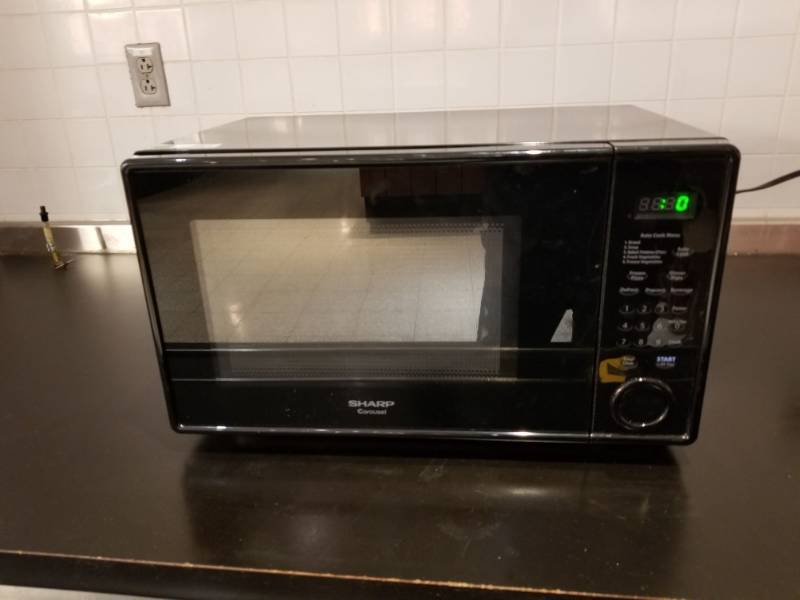 lot 4077 image: Sharp Carousel Microwave