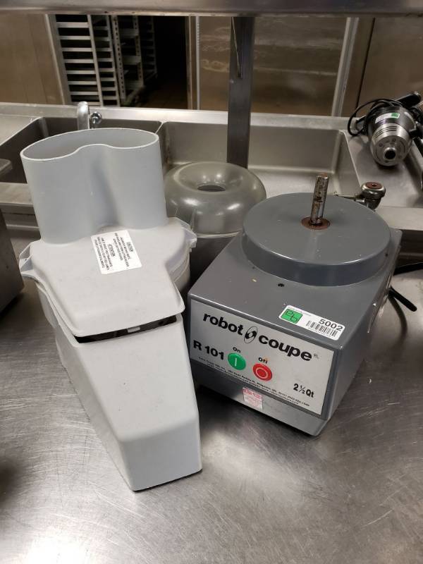 lot 5002 image: Robot Coupe R101 2.5 Qt. Food Processor