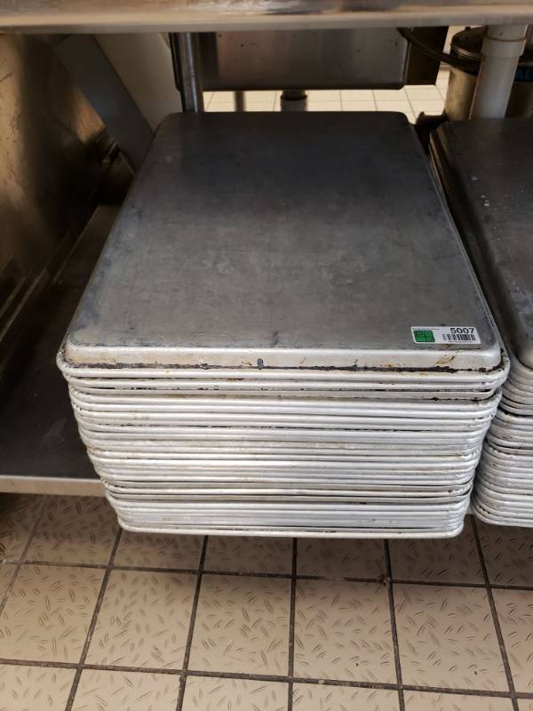 lot 5007 image: (26) 26 x 18 Baking Sheets.