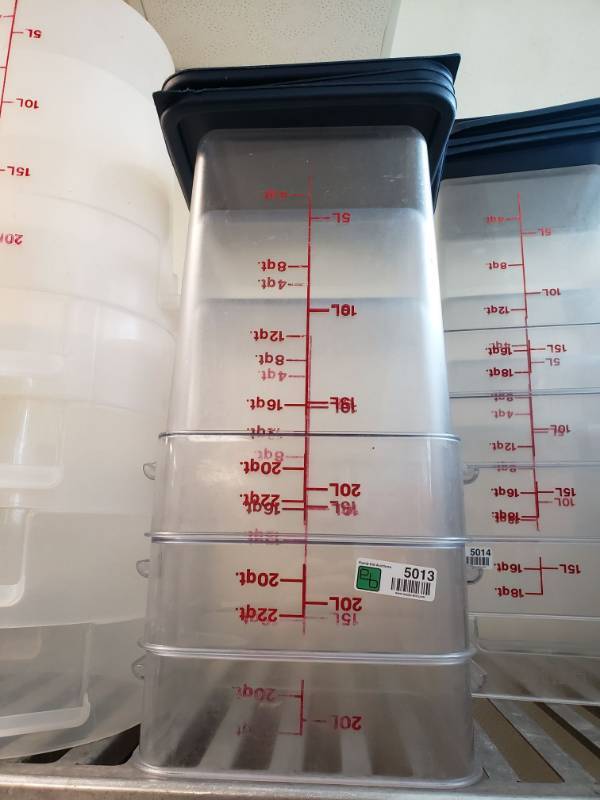 lot 5013 image: (3) Cambro 22qt. Food Storage Container with Lids