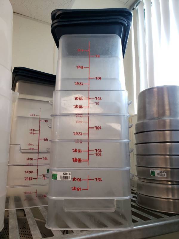 lot 5014 image: (5) Cambro 18qt. Food Storage Containers with Lids