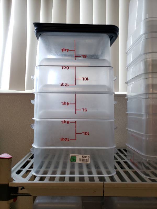 lot 5016 image: (4) Cambro 12qt. Food Storage Containers with (2) Lids