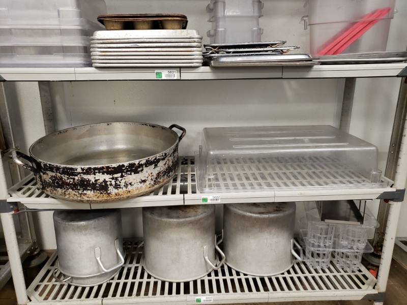 lot 5022 image: Large Metal Pot with Cambro 8.75 Gal. Bin