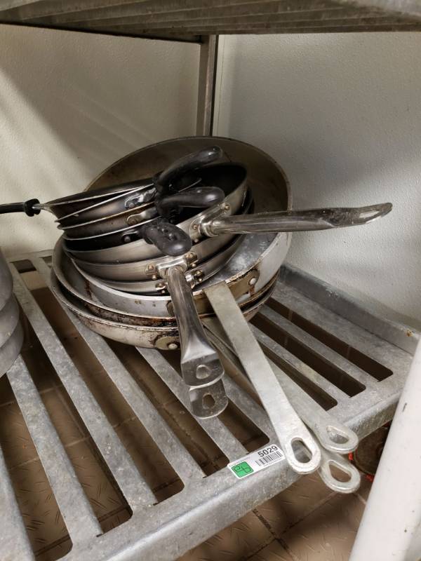 lot 5029 image: (10) Various Size Skillets.