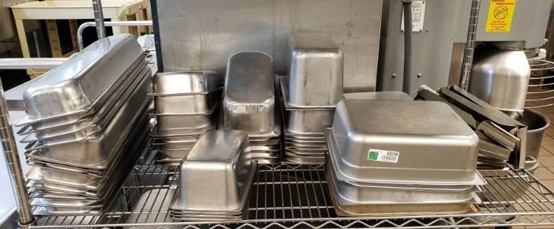 lot 5038 image: Various Size Inset Pans.