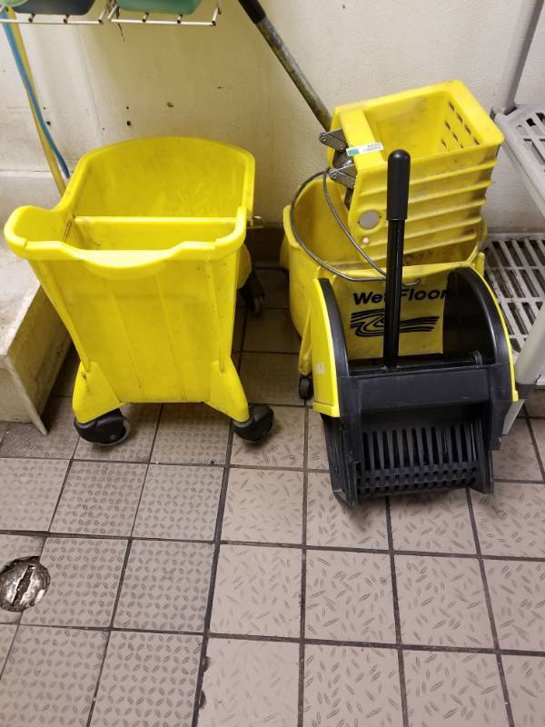 lot 4099 image: 2 Mop Buckets