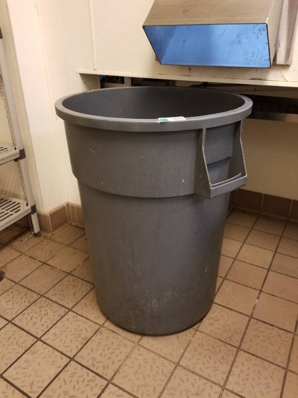 lot 4102 image: Rubber Trash Can