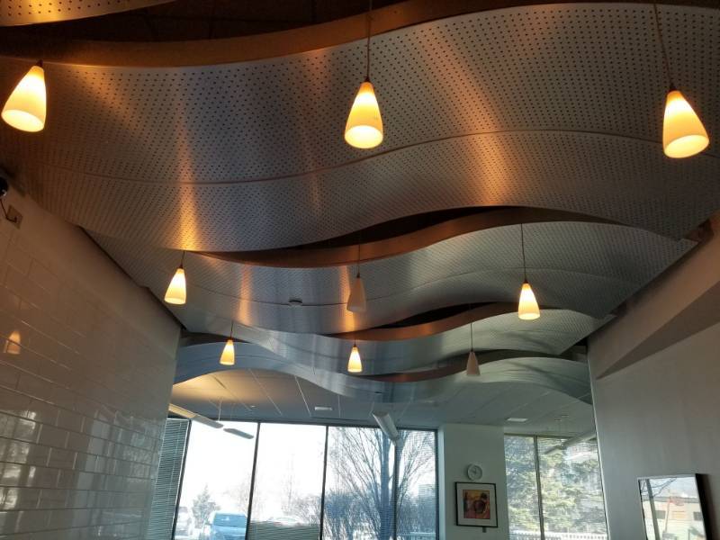 lot 4113 image: 9 Pendant Lights