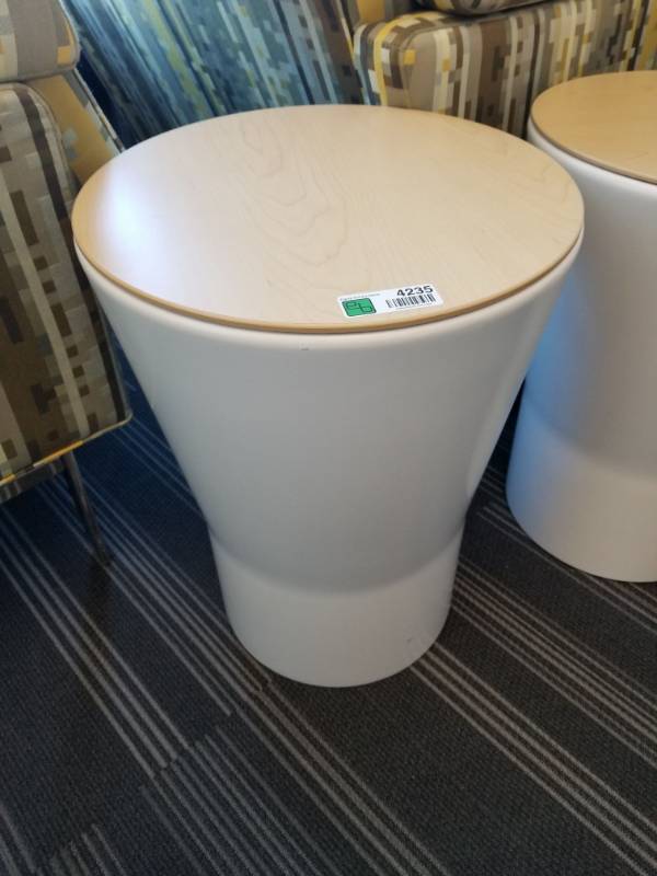 lot 4236 image: Small End Table 16 x 21.5