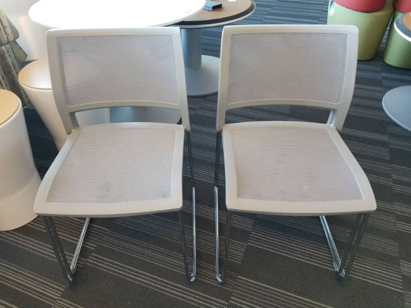 lot 4250 image: Axona Aichi Tipo Gray Mesh Chair