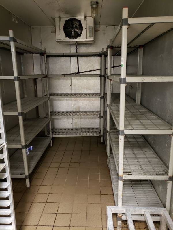 lot 5098 image: (4) Metro 5 Teir shelves