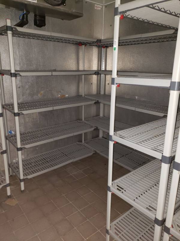 lot 5104 image: As-Is Metro Shelves.