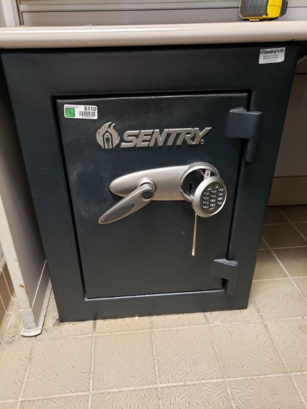 lot 5110 image: Sentry Safe with key