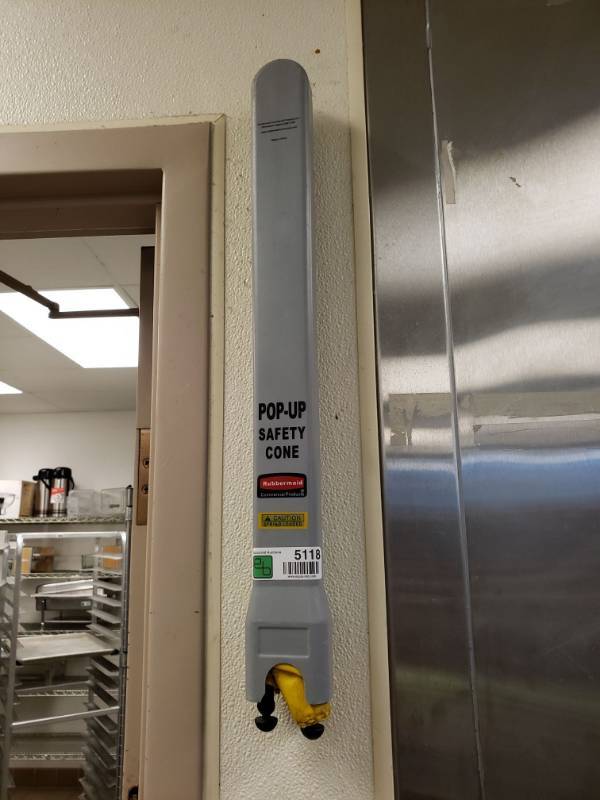 lot 5118 image: (2) Rubbermaid Pop-up safety cones