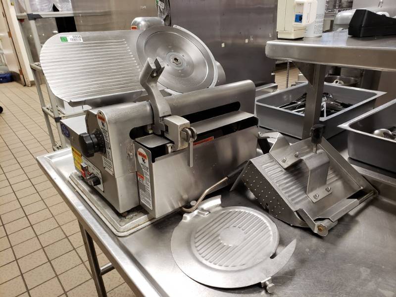 lot 5058 image: Globe 3750 Automatic Slicer with sharpener attachment