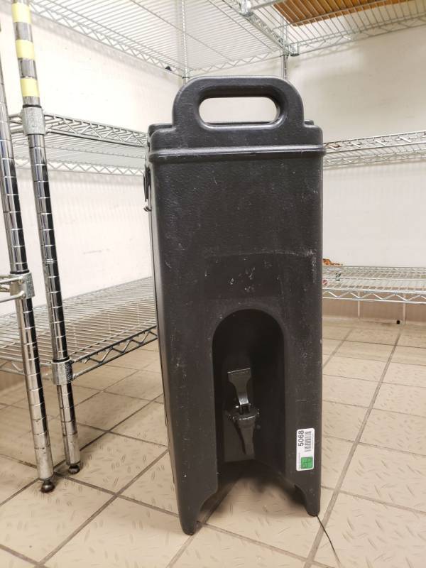 lot 5068 image: Cambro 4.75 Gal. Beverage Dispensor