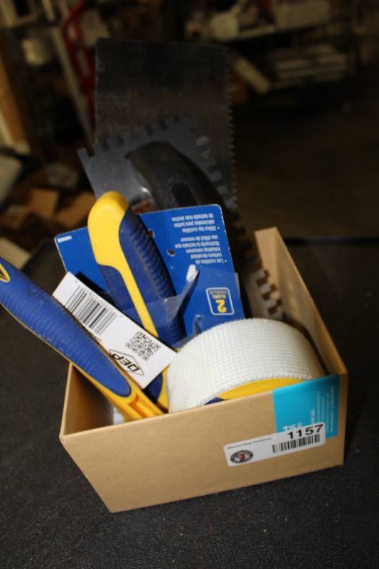 lot 1157 image: Box of Ceramic Tile Tools