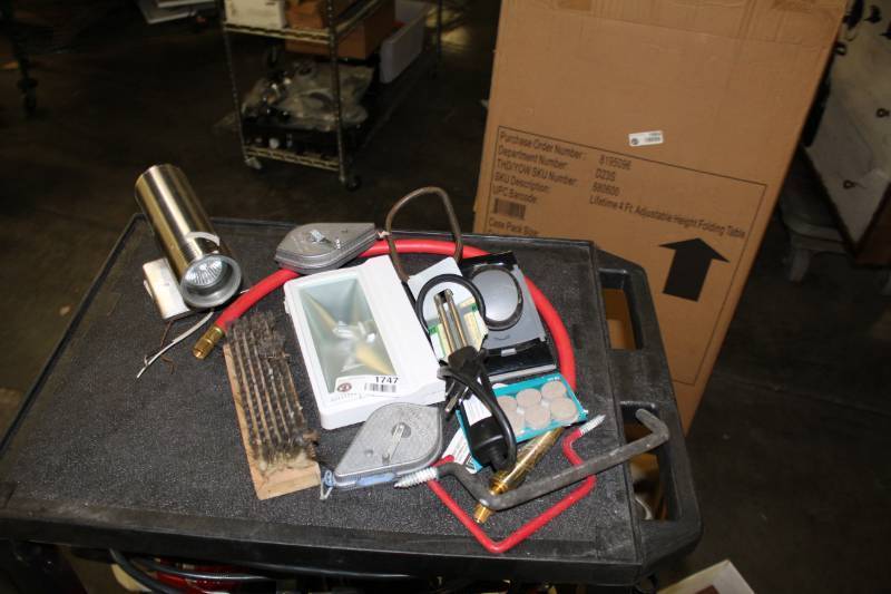 lot 1747 image: Misc Hardware