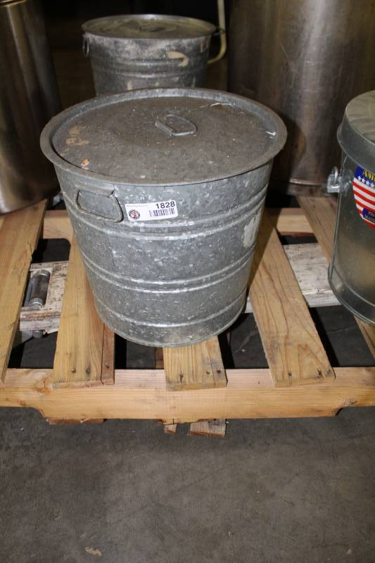 lot 1828 image: Galvanized Pail with lid