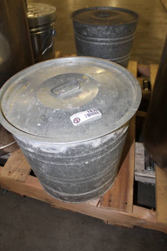 lot 1830 image: Galvanized Pail with Lid