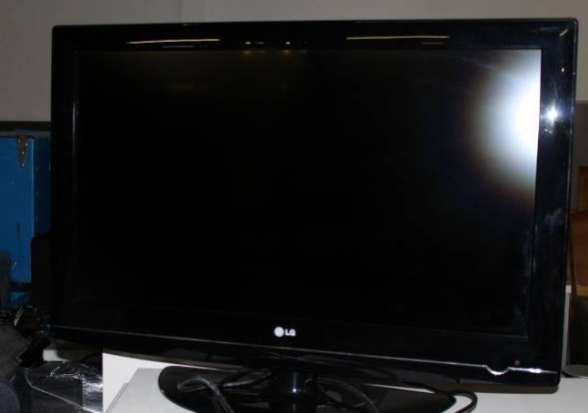 lot 1221 image: LG 37 Flat Screen HDTV