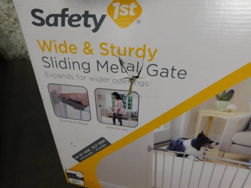 safety 1st wide & sturdy sliding metal gate