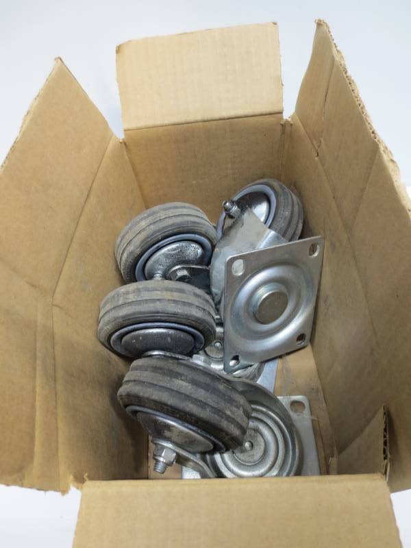 lot 1015 image: Set of casters