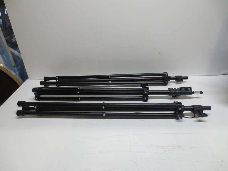 lot 1034 image: Lot of 3 photo equipment tripods