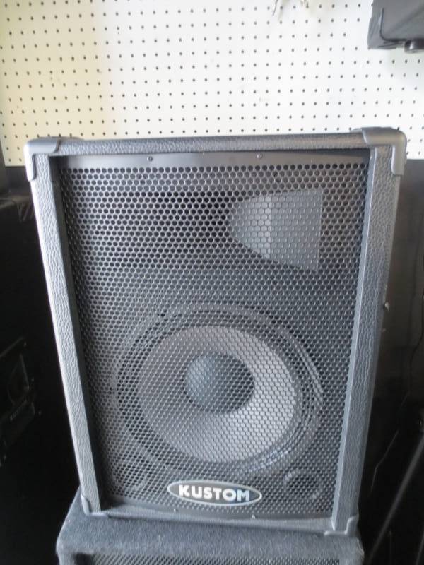 lot 1046 image: Kustom KPC12 speaker