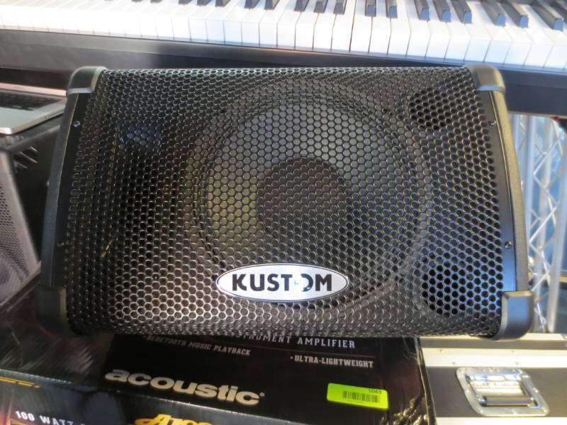 lot 1069 image: Kustom KPX110PM powered speaker