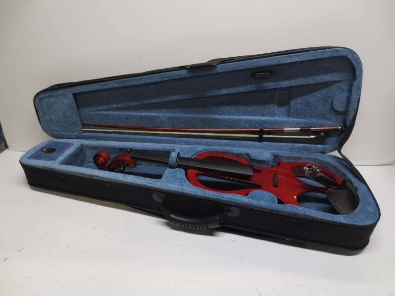lot 1073 image: Cecilio electric violin model CEVN-1NA