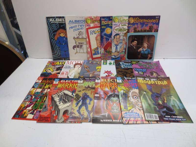 lot 1076 image: Lot of misc comics
