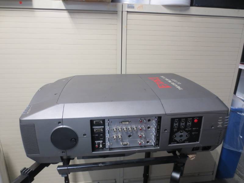 lot 1084 image: Eiki theater projector LC-XT3, powers on and works, bulb life unknown