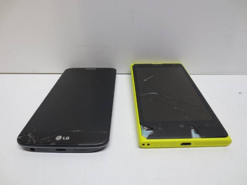 lot 1089 image: Lot of 2 Cell phones