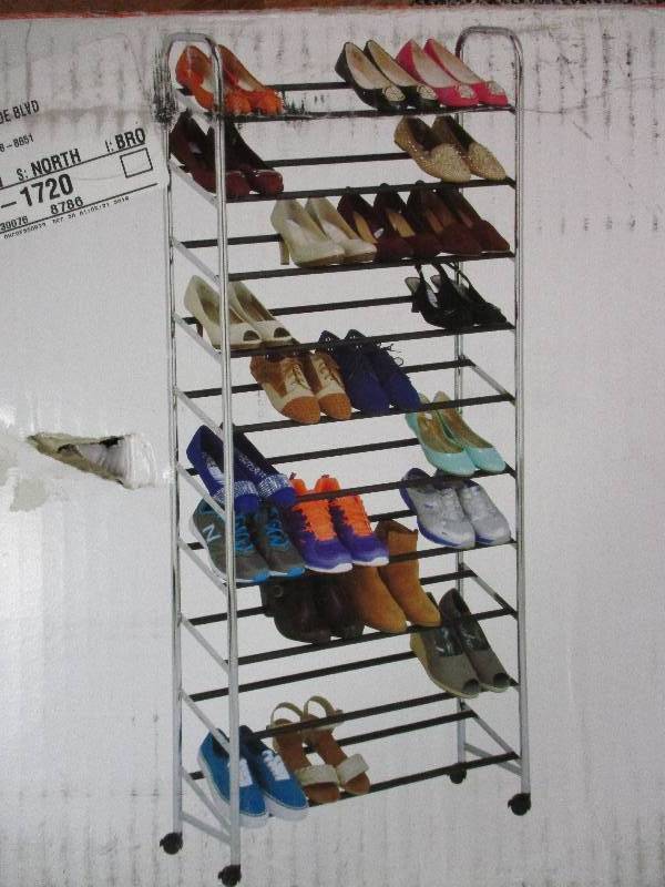 lot 200 image: Rolling Shoe Tower