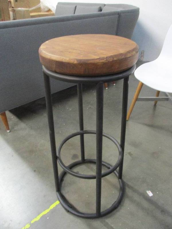 lot 130 image: NEW BARSTOOL